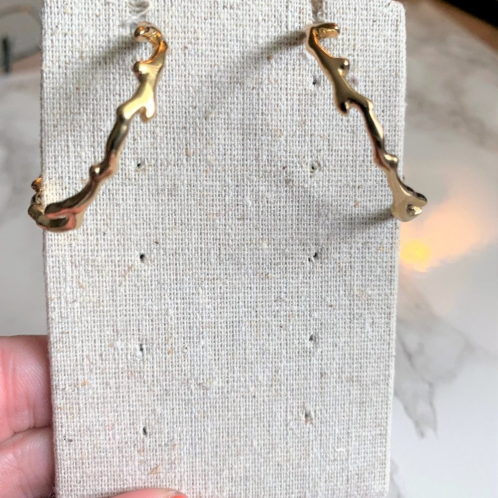 Stella and Dot Gold Carobella Coral Hoop Earrings